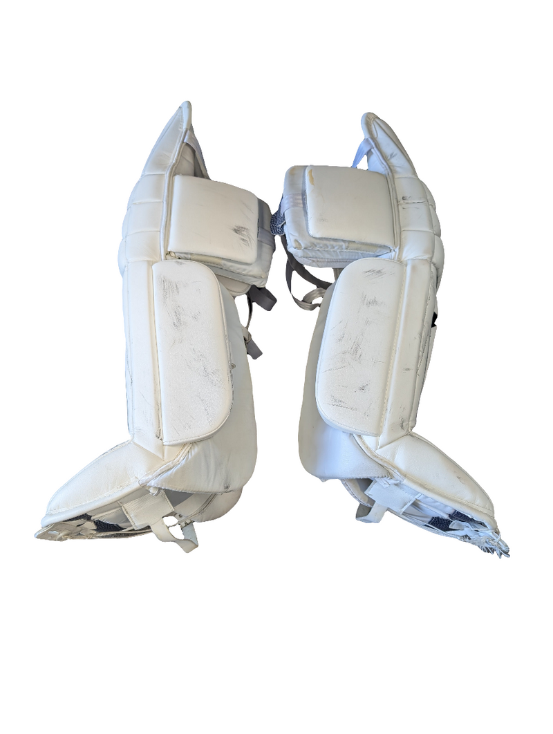 Load image into Gallery viewer, Used Simmons Ultra Light 5 32+2&quot; Senior Hockey Goalie Pads
