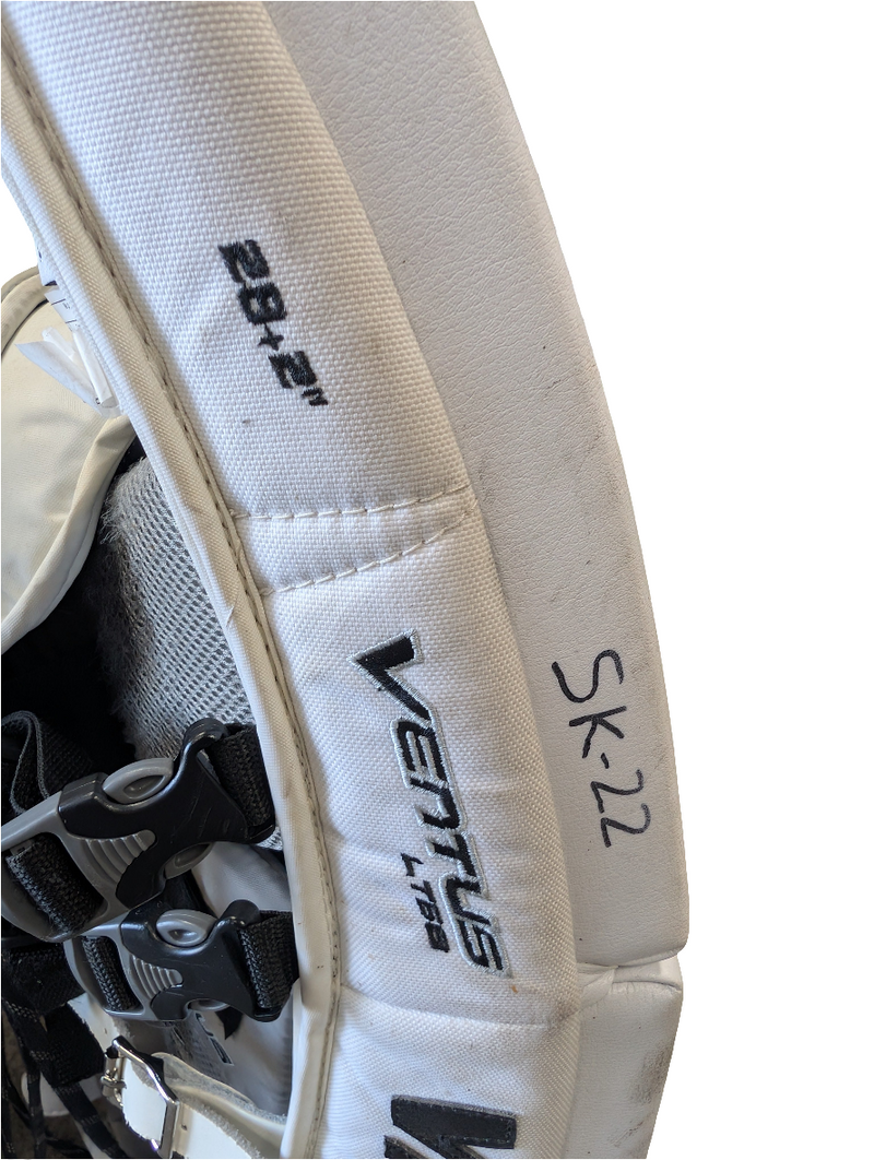 Load image into Gallery viewer, Used Vaughn Ventus LT68 28+2&quot; Junior Hockey Goalie Pads
