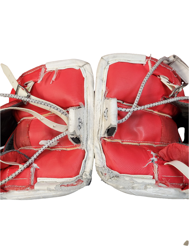 Load image into Gallery viewer, Used CCM E4.9 30 + 1&quot; Hockey Goalie Leg Pads
