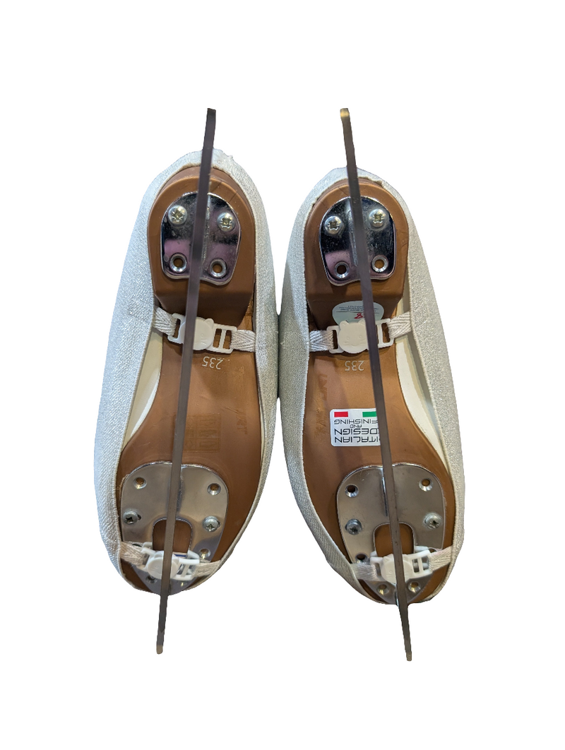 Load image into Gallery viewer, Used Risport Scott Hamilton 235mm Ladies Figure Skates
