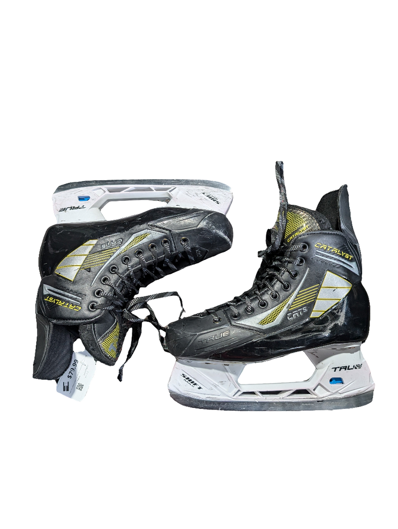 Load image into Gallery viewer, Used True Catalyst 5 Senior Size 7 Regular Hockey Skates
