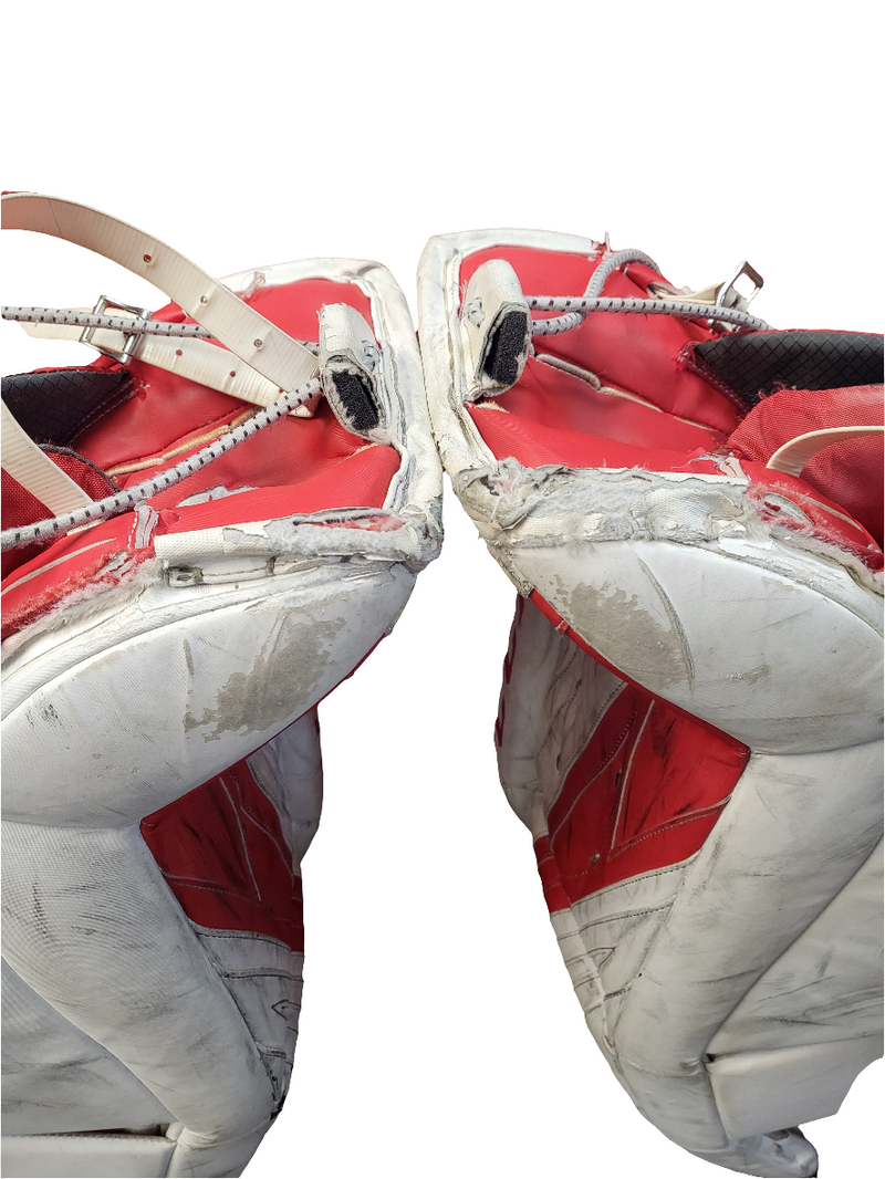 Load image into Gallery viewer, Used CCM E4.9 30 + 1&quot; Hockey Goalie Leg Pads
