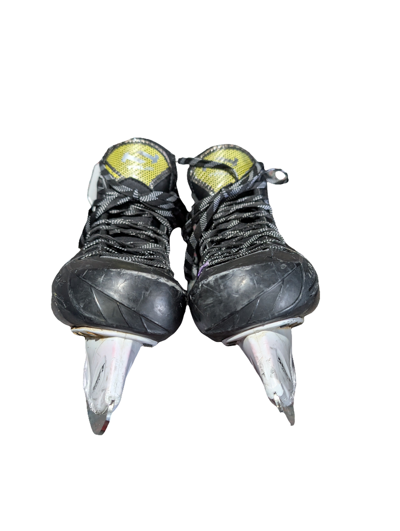 Load image into Gallery viewer, Used True Catalyst 5 Senior Size 7 Regular Hockey Skates

