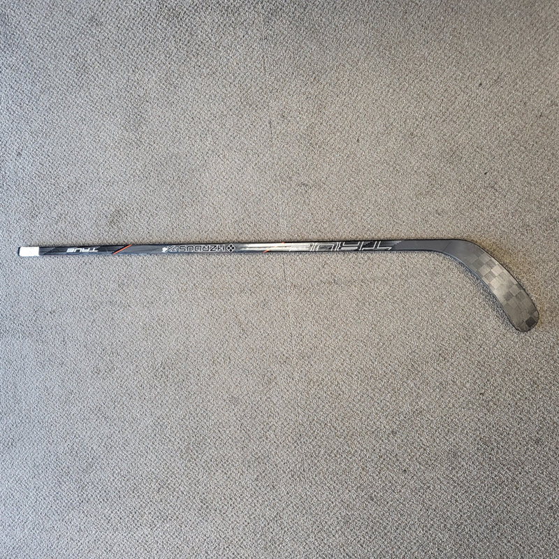 Load image into Gallery viewer, Slightly Used True Hzrdus 3x4 Junior Hockey Stick Right/ T92/ 30Flex
