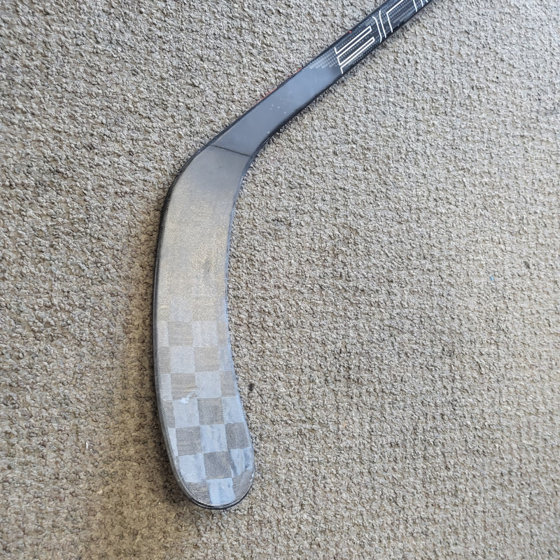 Load image into Gallery viewer, Slightly Used True Hzrdus 3x4 Junior Hockey Stick Right/ T92/ 30Flex
