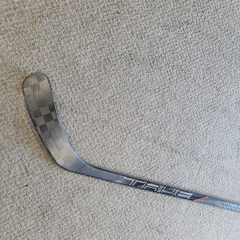 Load image into Gallery viewer, Slightly Used True Hzrdus 3x4 Junior Hockey Stick Right/ T92/ 30Flex
