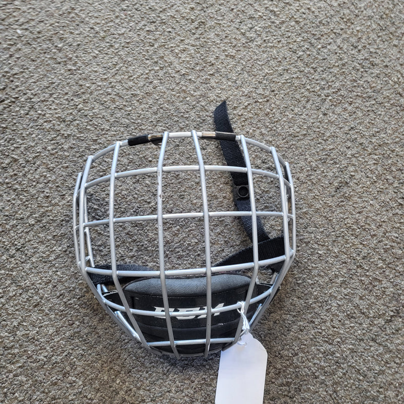 Load image into Gallery viewer, Used CCM SM-15 Hockey Cage Small
