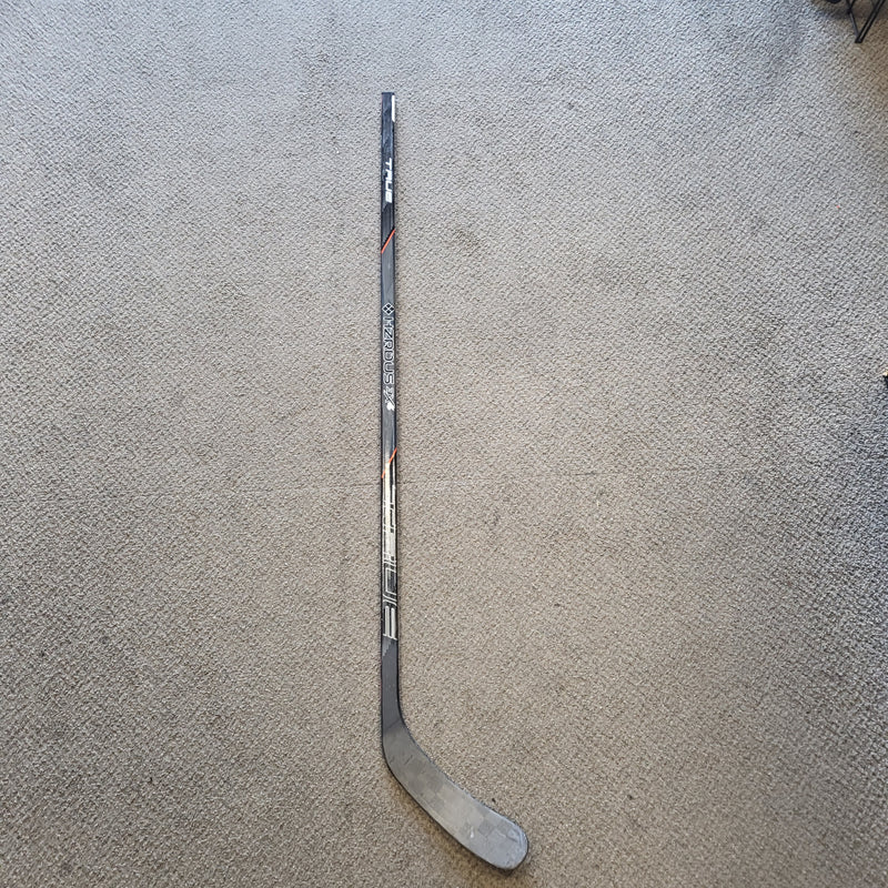 Load image into Gallery viewer, Slightly Used True Hzrdus 3x4 Junior Hockey Stick Right/ T92/ 30Flex
