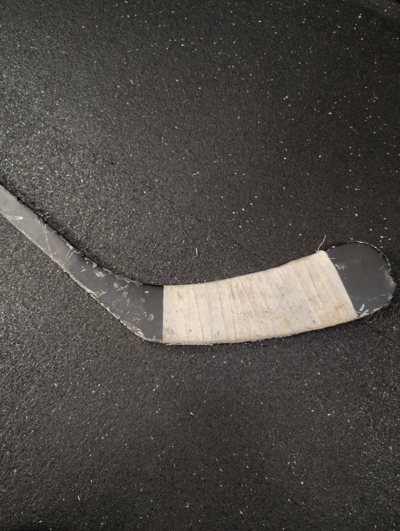 Load image into Gallery viewer, Used All Black Left Handed Hockey Stick (TOE IS BROKEN)
