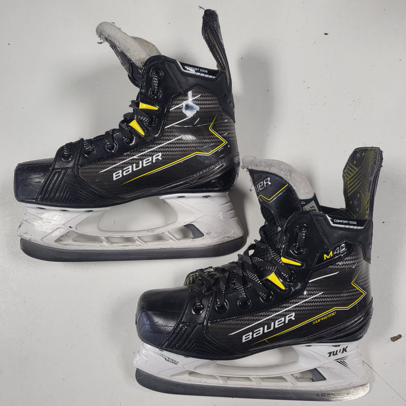 Load image into Gallery viewer, Used Bauer Supreme M40 Hockey Skates - Size: 3.5D
