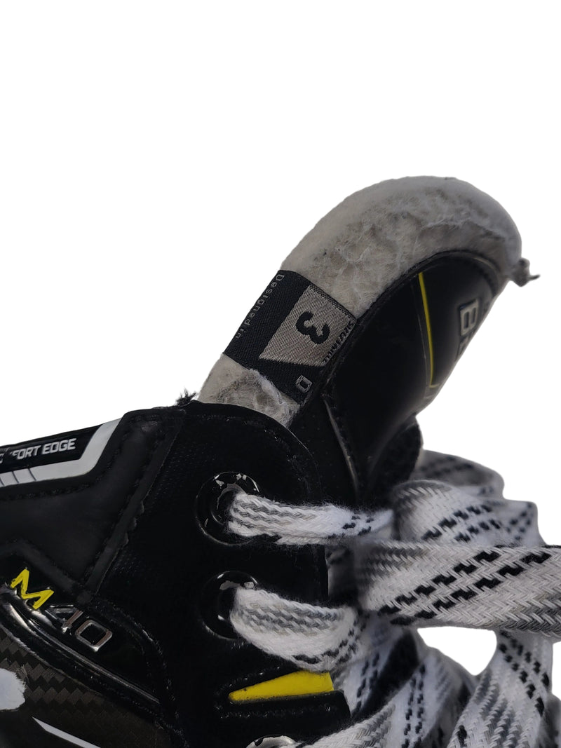 Load image into Gallery viewer, Used Bauer supreme M40 skates size 3
