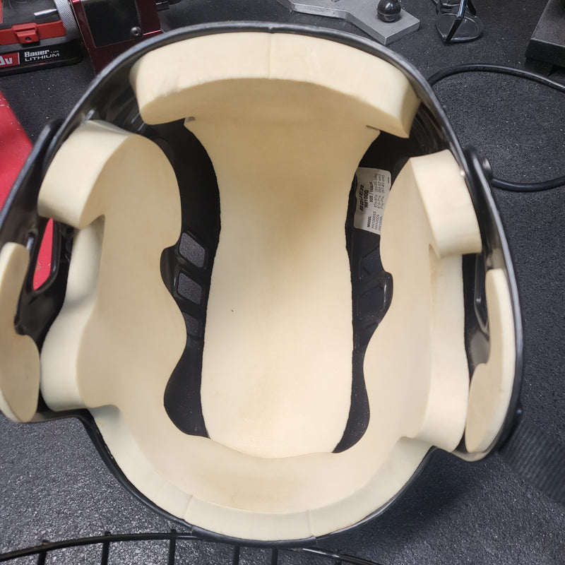 Load image into Gallery viewer, Used Bauer HH1000 Hockey Helmet Large
