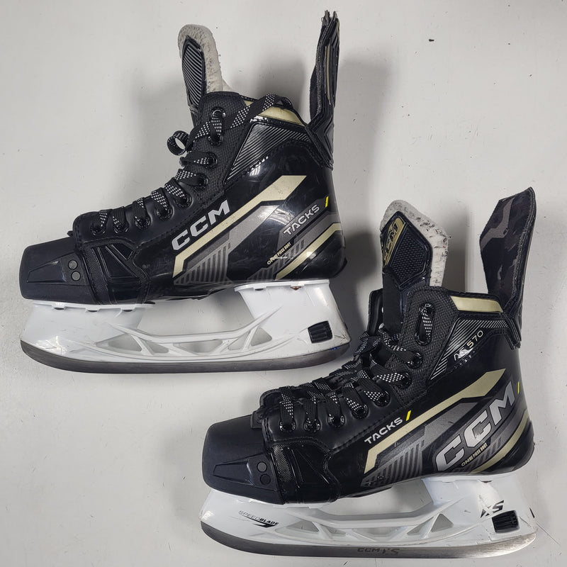 Load image into Gallery viewer, Used CCM Tacks AS 570 Hockey Skates - Size: 4.5
