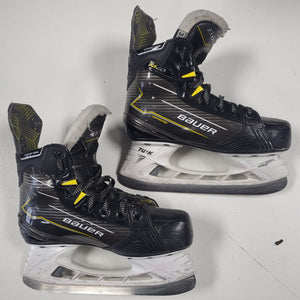 Used Bauer Supreme M40 Hockey Skates - Size: 3.5D