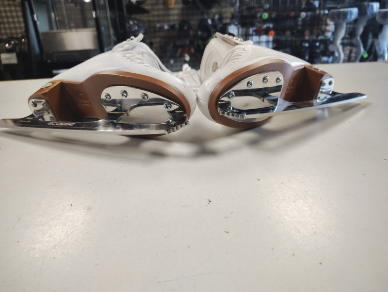 Load image into Gallery viewer, Slightly Used Riedell Motion Figure Skates Size 4
