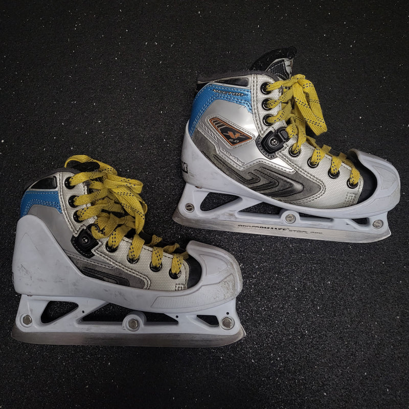 Load image into Gallery viewer, Used CCM Vector 6.0 Size 1D Junior Hockey Goalie Skates
