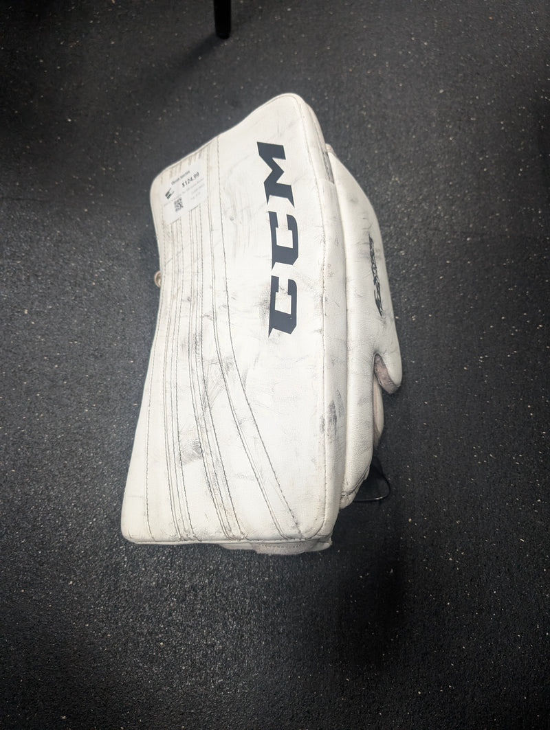 Load image into Gallery viewer, Used CCM Extreme Flex 500 Goalie Blocker

