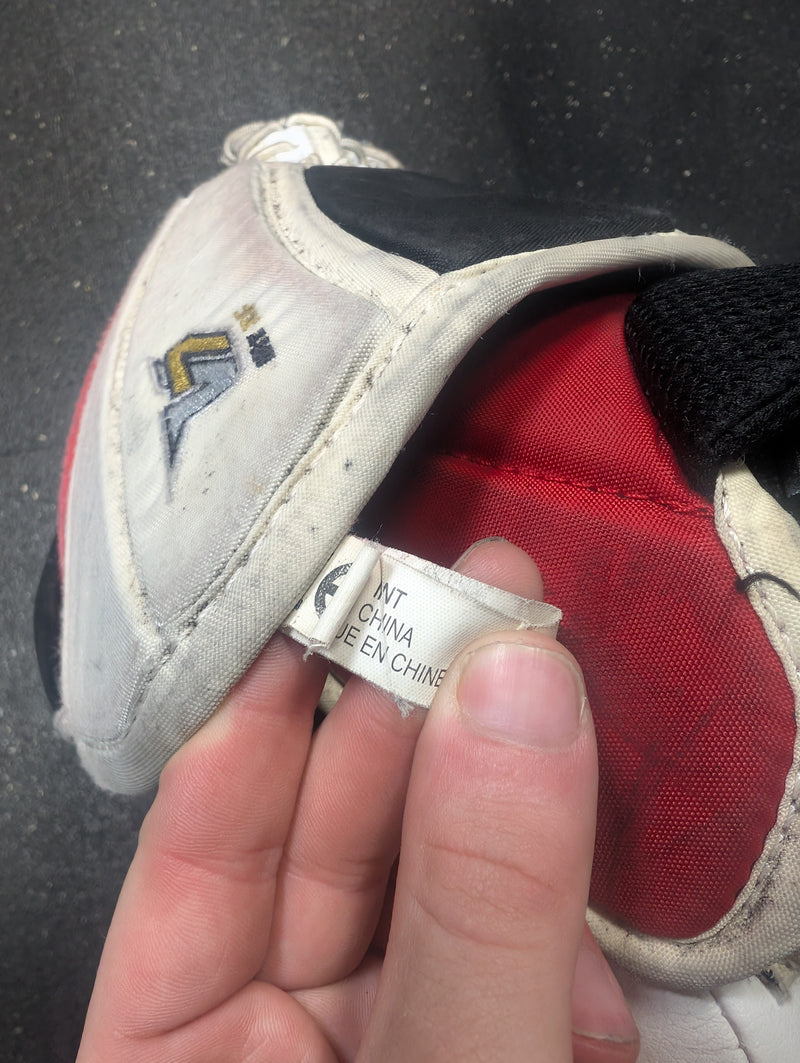 Load image into Gallery viewer, Used Vaughn Velocity Goalie Glove

