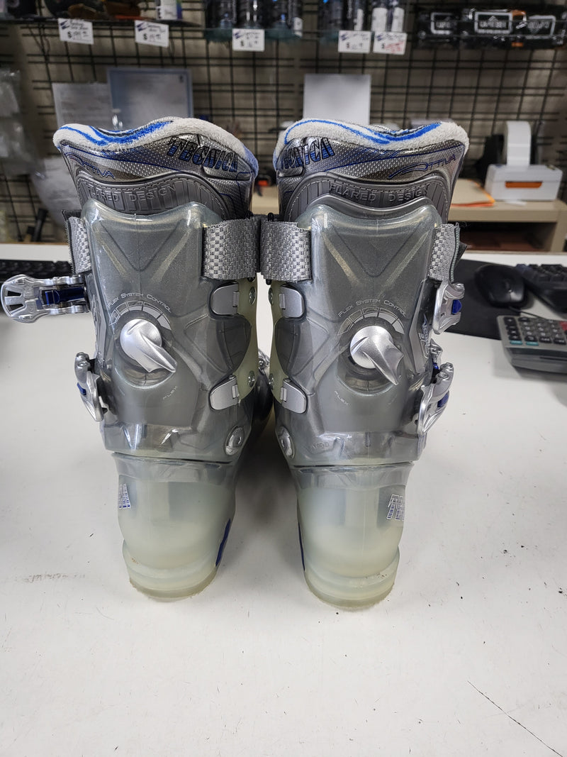Load image into Gallery viewer, Used Tecnica Vento 2.8 285mm Ski Boots
