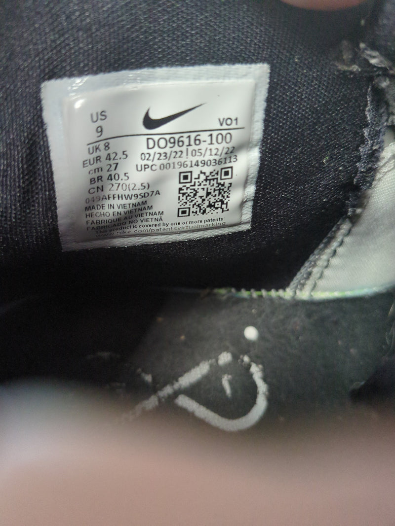 Load image into Gallery viewer, Used Nike Kyrie Infinity TB White Black Mens Size 9 Court / Basketball Shoe
