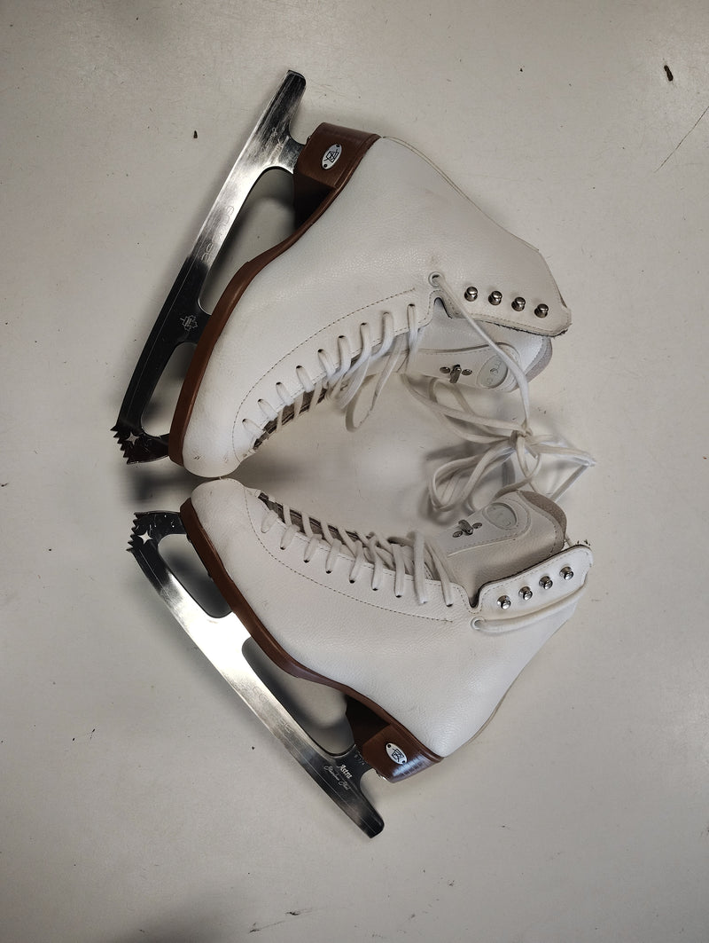 Load image into Gallery viewer, Slightly Used Riedell Motion Figure Skates Size 4
