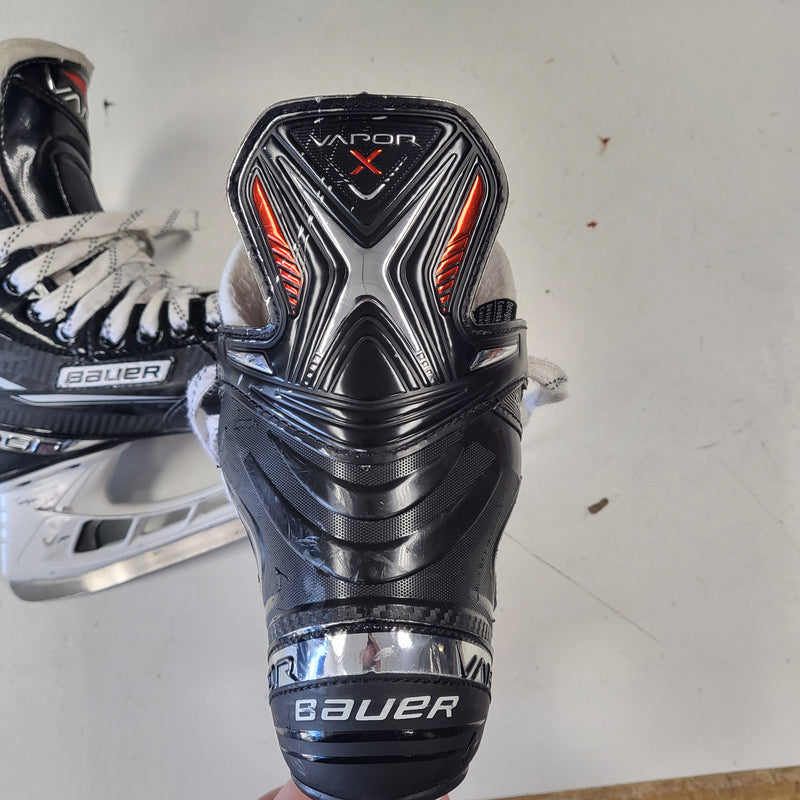 Load image into Gallery viewer, Used Bauer Vapor Select Ice Hockey Skates Size 3.5
