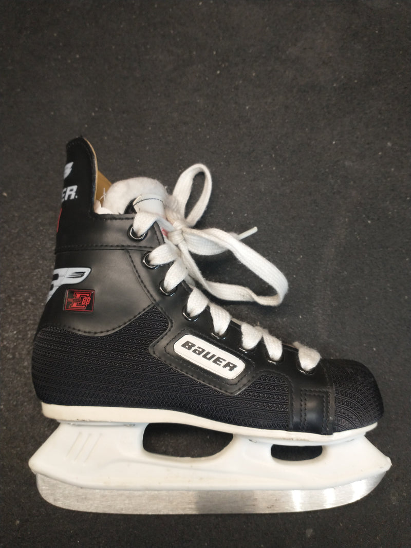 Load image into Gallery viewer, Slightly Used Bauer Lindros 88 Skates Youth
