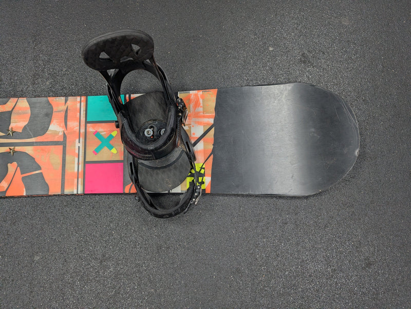 Load image into Gallery viewer, Used K2 World Wide Weapon 55" Snowboard W/Burton Mission Bindings
