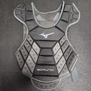 Used Mizuno Samurai Catcher's Chest Protector - Size: Adult 14"