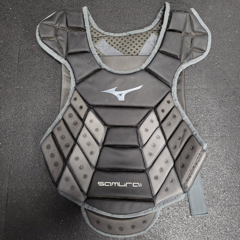 Load image into Gallery viewer, Used Mizuno Samurai Catcher's Chest Protector - Size: Adult 14"
