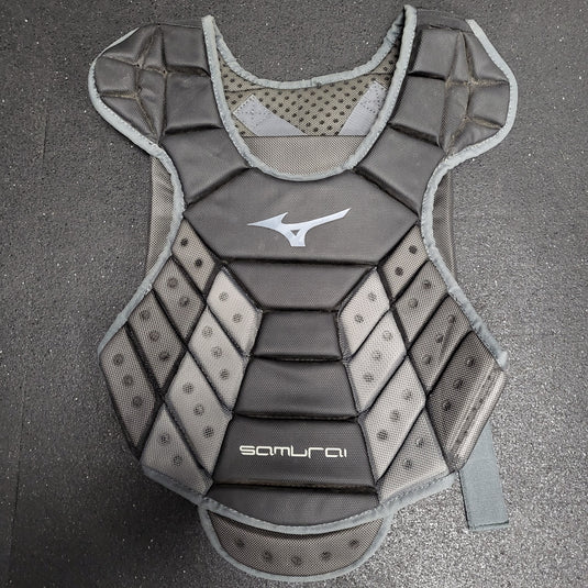 Used Mizuno Samurai Catcher's Chest Protector - Size: Adult 14"