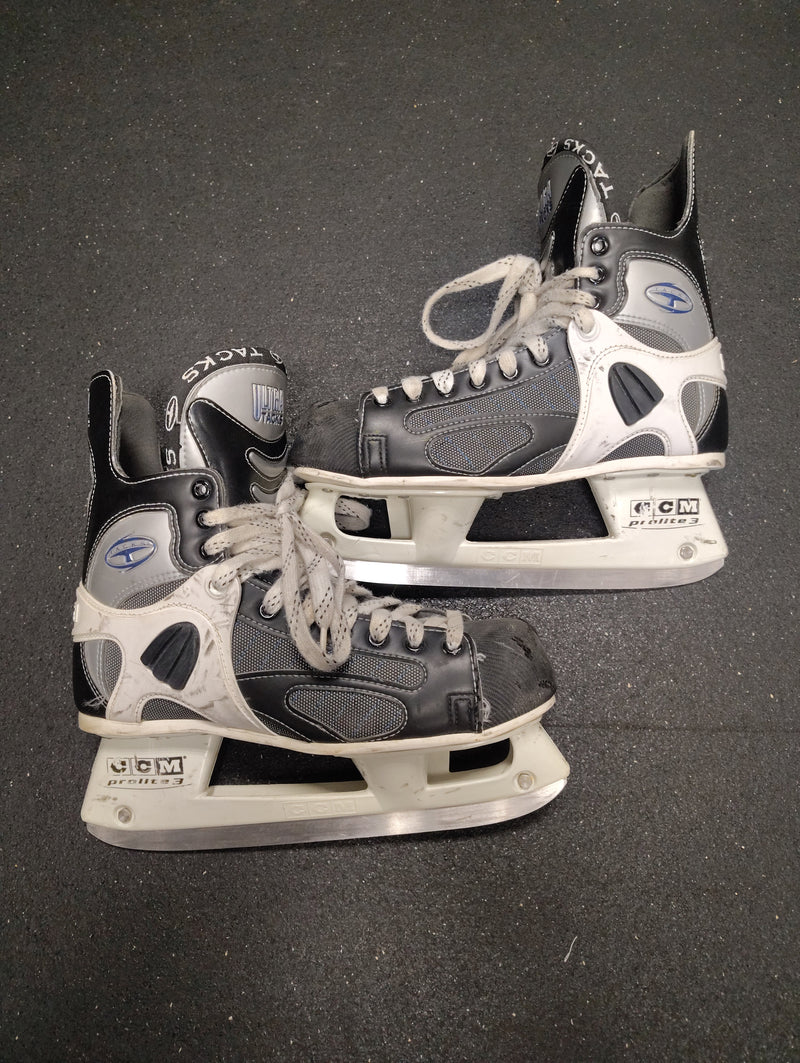 Load image into Gallery viewer, Used CCM Prolite 3 Hockey Skates Size 9
