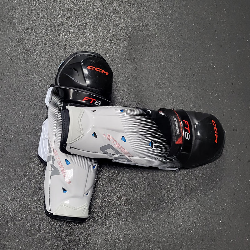 Load image into Gallery viewer, Slightly Used CCM Jetspeed FT8 Shin Guards 16"
