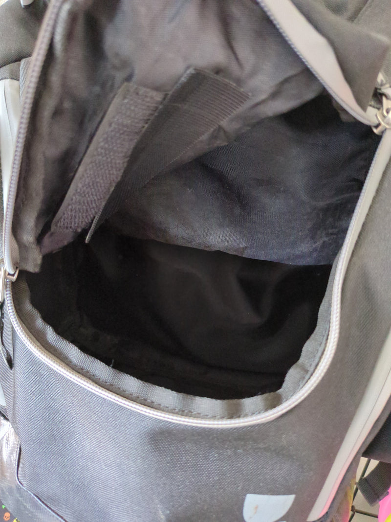 Load image into Gallery viewer, Used Disc Mania Disc Golf Backpack
