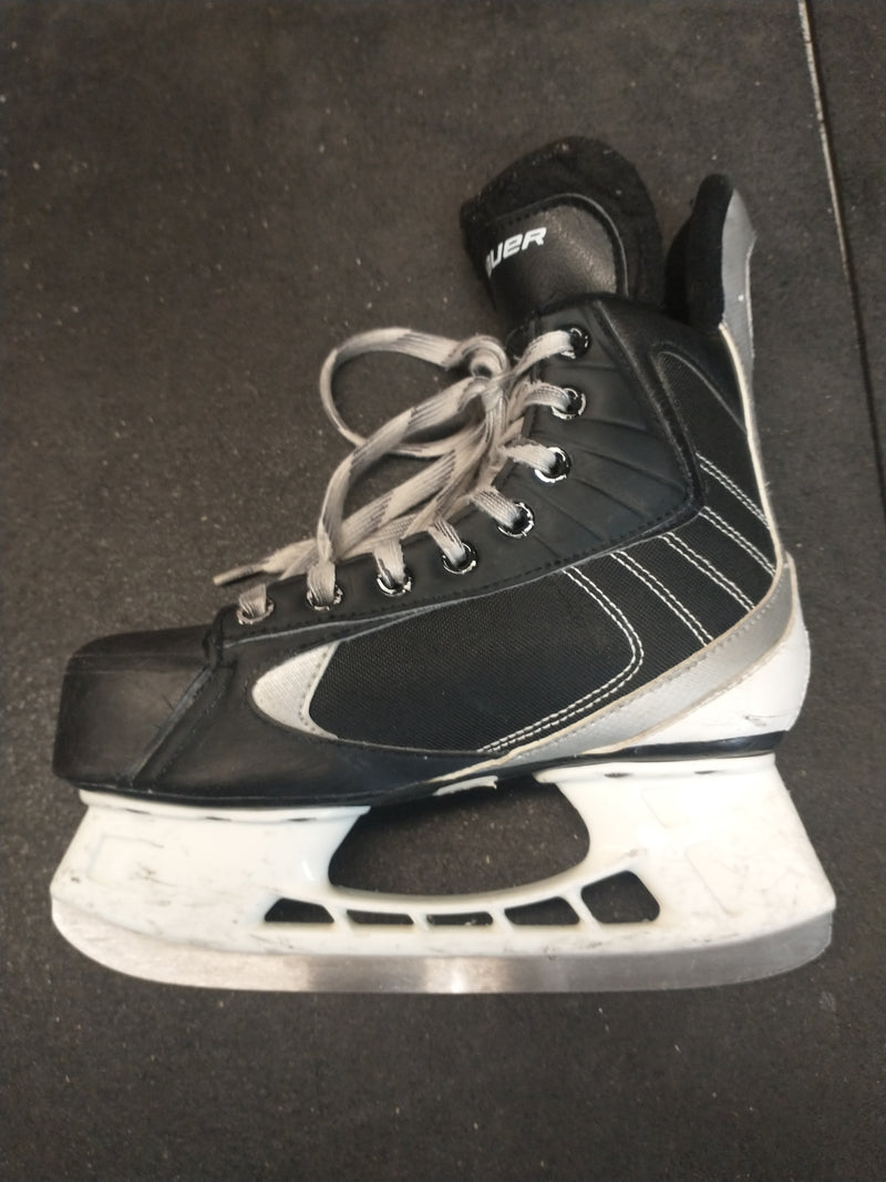 Load image into Gallery viewer, Used Bauer Flex lite 44 Size 2 Hockey Skates
