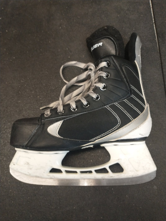 Used Bauer Flex lite 44 Size 2 Hockey Skates