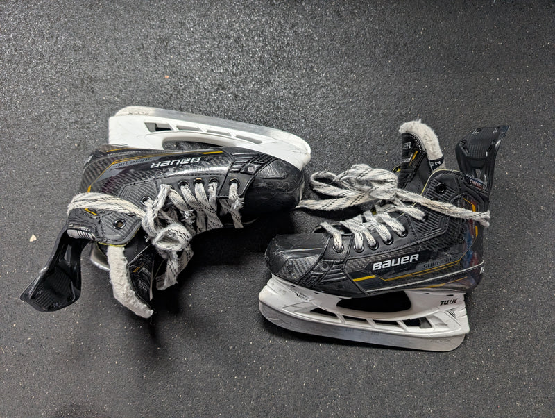 Load image into Gallery viewer, Used Bauer Supreme M5 Pro Hockey Skates Jr. Size 4.5 fit 2
