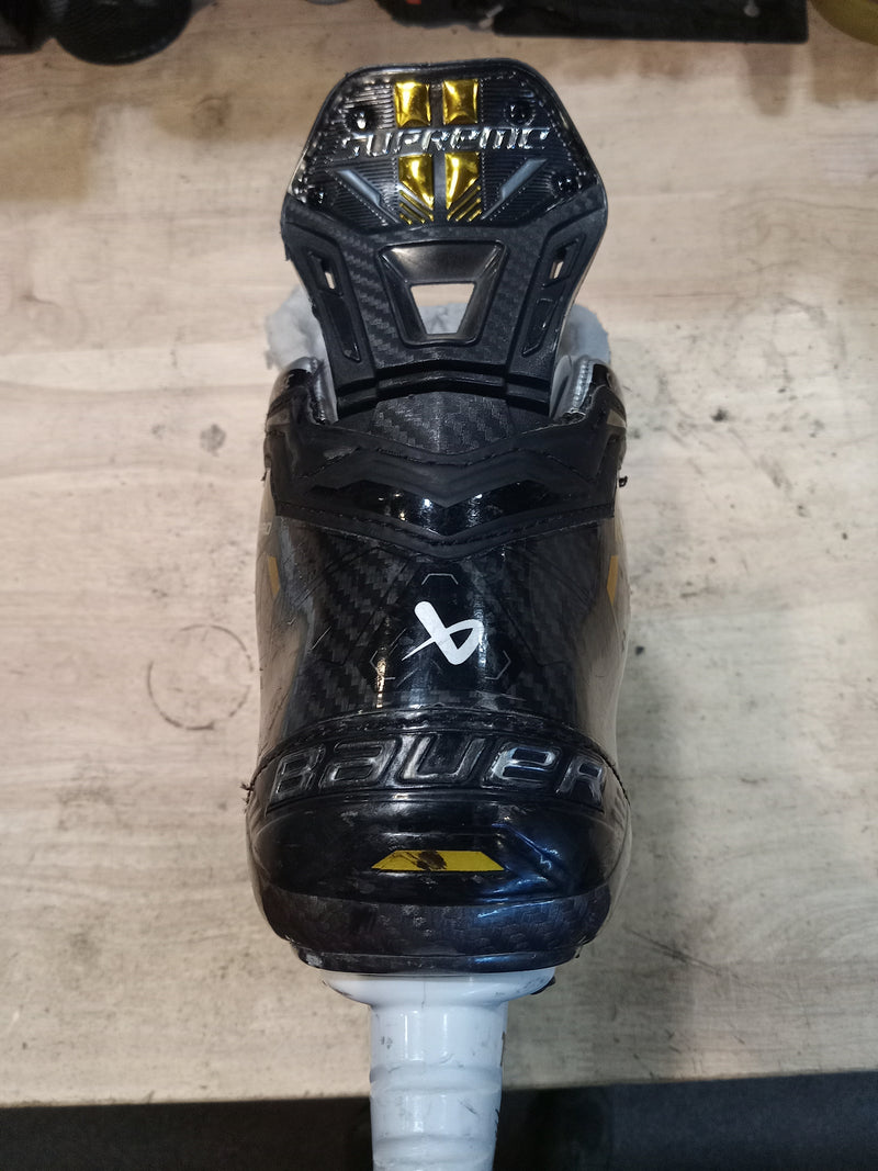 Load image into Gallery viewer, Used Bauer Supreme M5 Pro Int. 4.5 Fit 3 Hockey Skates
