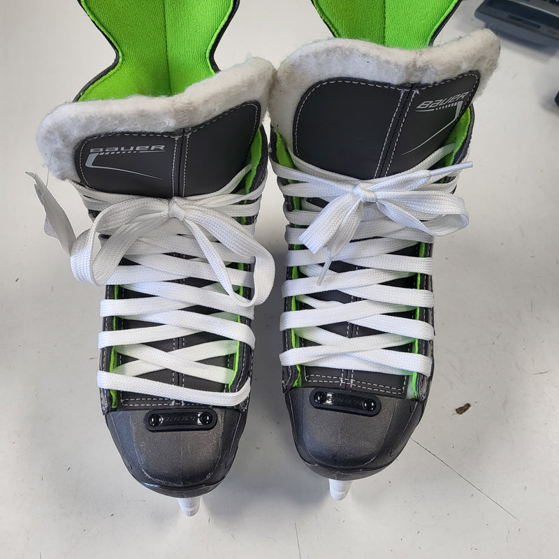 Load image into Gallery viewer, Used Bauer XL-S Junior Size 2 Hockey Skates

