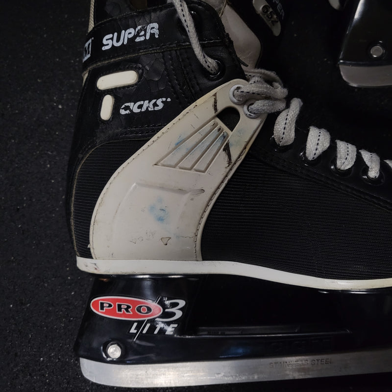 Load image into Gallery viewer, Used CCM Super Tacks 652 Size 4.5 Junior Hockey Skates
