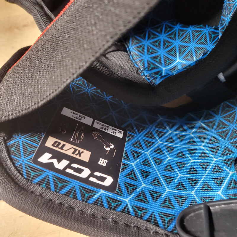 Load image into Gallery viewer, Slightly Used CCM FT8 Elbow Pads XL/TG
