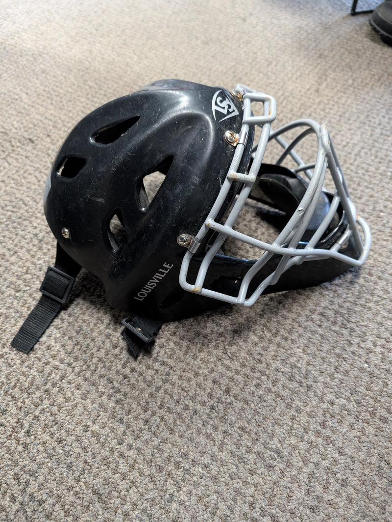 Load image into Gallery viewer, * For Parts* Used Louisville Slugger Catchers Mask
