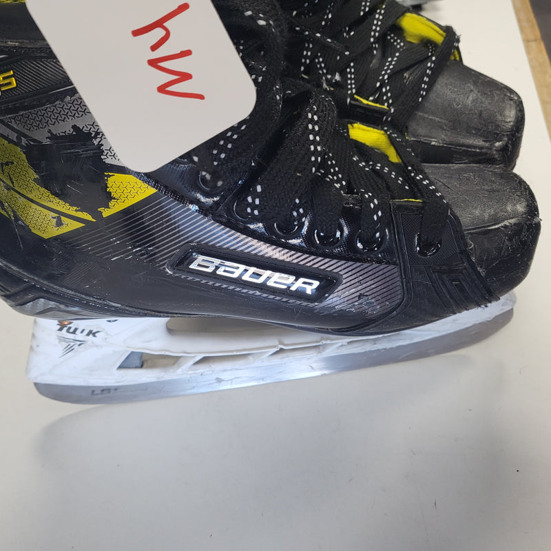 Load image into Gallery viewer, Used Bauer Supreme 3S Size 5 Fit 2 Intermediate Hockey Skates
