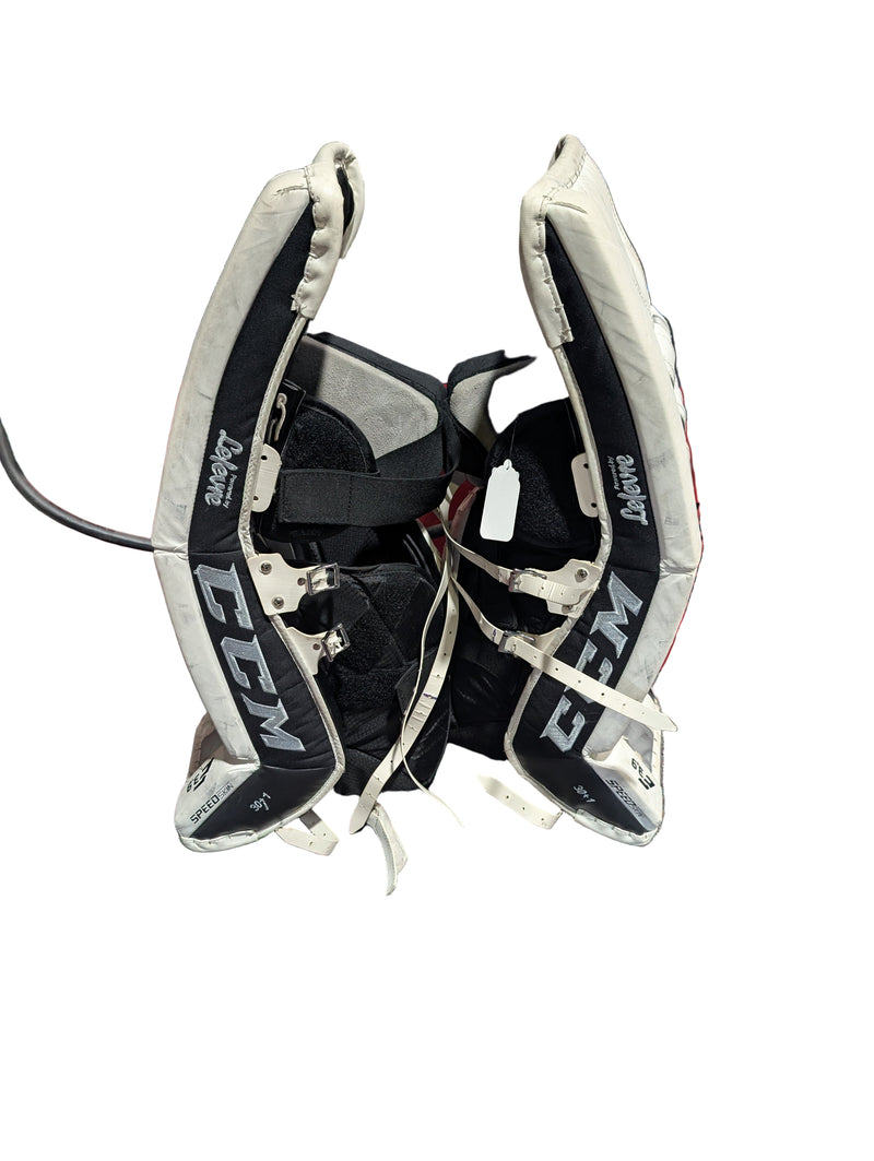 Load image into Gallery viewer, Used CCM E-Flex E3.9 30+1&quot; Intermediate Goalie Leg Pads
