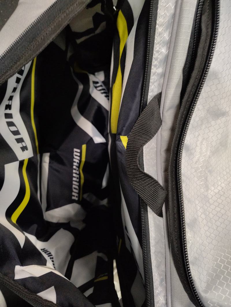 Load image into Gallery viewer, Slightly Used Warrior Q20 Cargo Hockey Bag 32"
