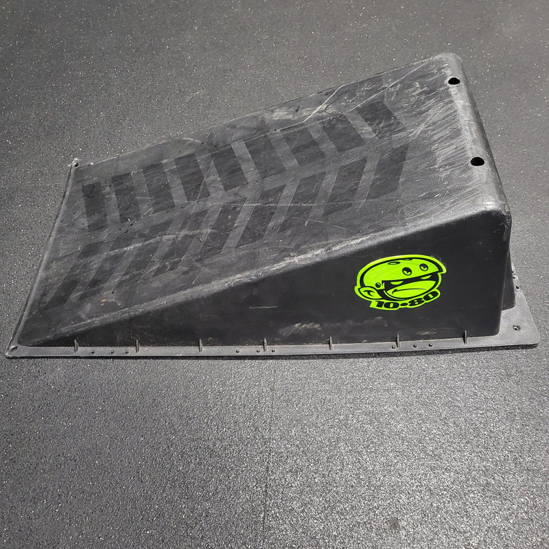Load image into Gallery viewer, Used Bravo Sports 10-80 Polymer ramp (28"x16"x9")
