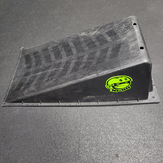 Used Bravo Sports 10-80 Polymer ramp (28"x16"x9")