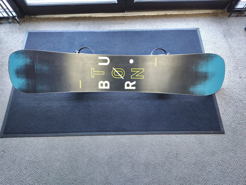 Load image into Gallery viewer, Used Burton Instagator Snowboard 160"cm
