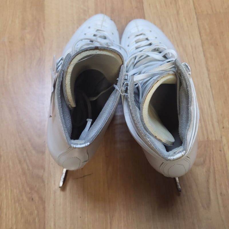 Load image into Gallery viewer, Used J Wilson Figure Skates Size 6
