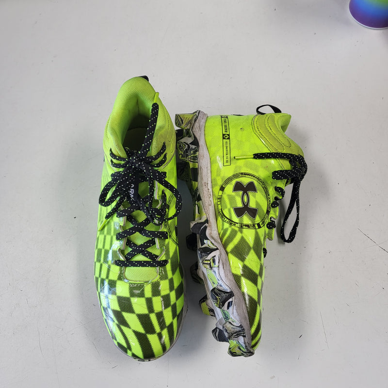 Load image into Gallery viewer, Used Under Armour Spotlight Select 3 Size 6 Youth Cleats
